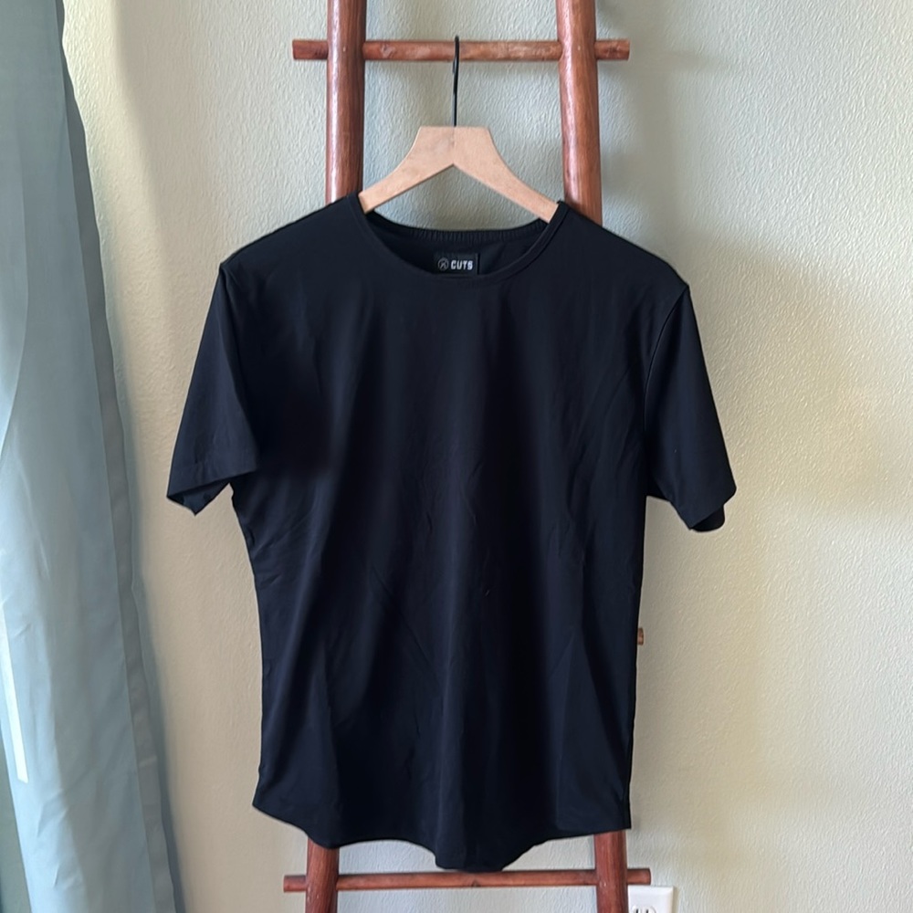 Mens Cuts Curve Hem Black T-Shirt Size L